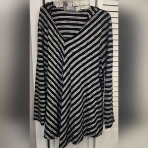 Striped V-Neck Long Sleeve Top - Black and White